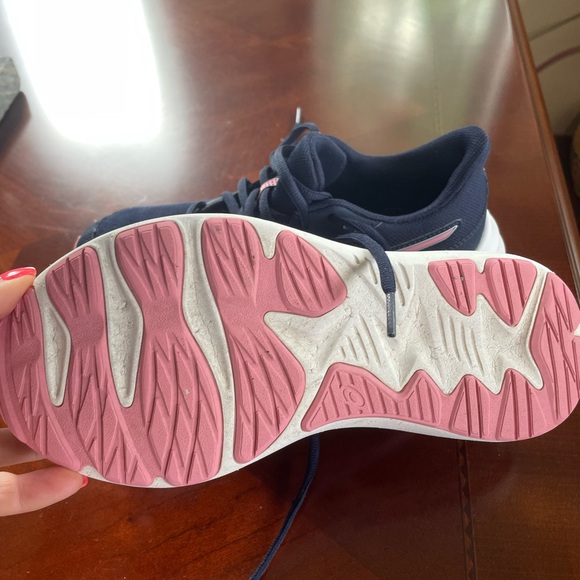 Ladies Sz 7 ASICS Runners - Picture 2 of 13